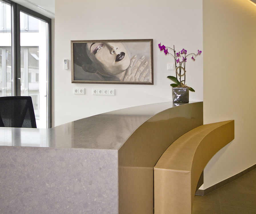 Caesarstone 4350 Mink Sonderprojekt — Perspektive