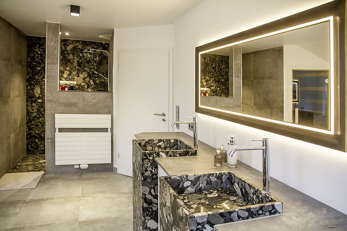 Nero Marinace / Caesarstone 4033 Rugged Concrete