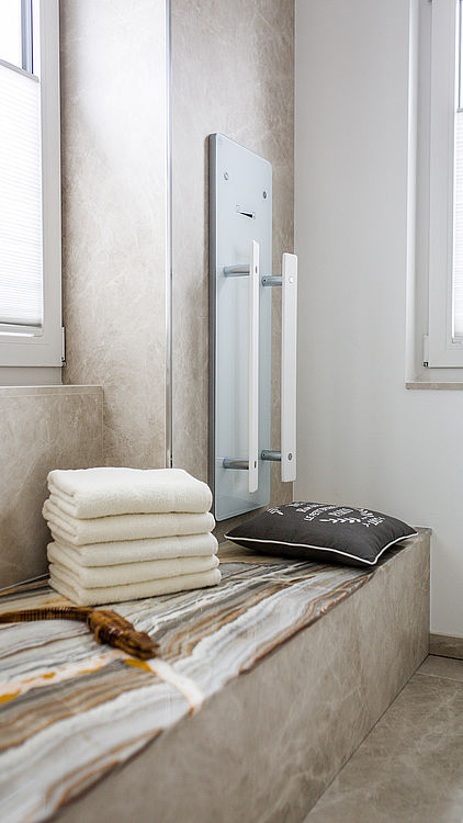 Onyx Starlicia / Diamond Cream Badezimmer — Raumansicht