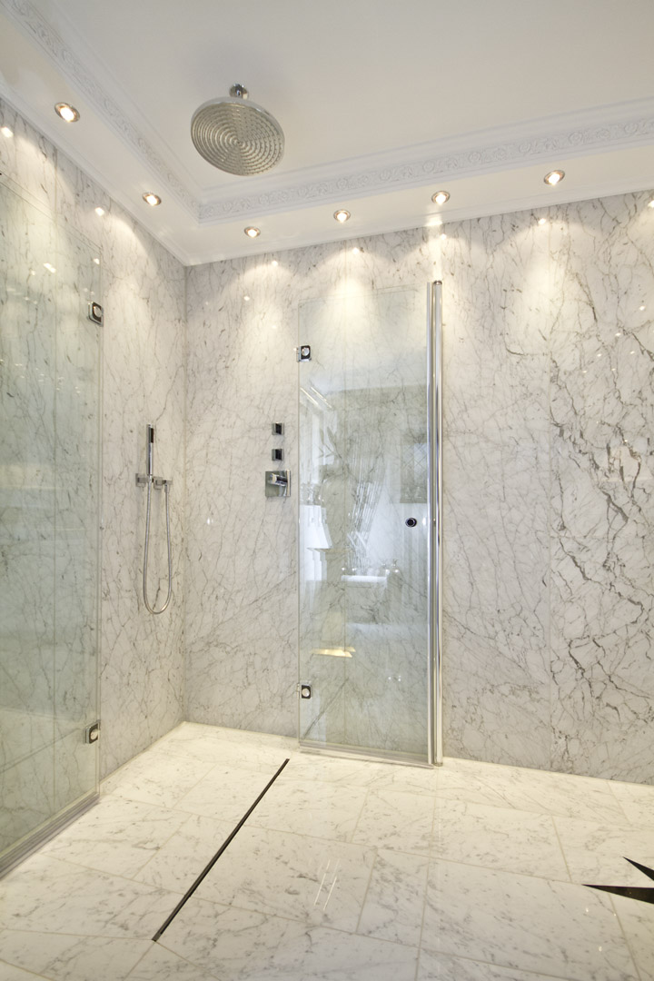 Bianco Carrara / Star Galaxy Badezimmer — Seitenansicht