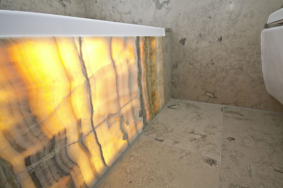 Onyx Fantastico / Jura grau Badezimmer — Detail