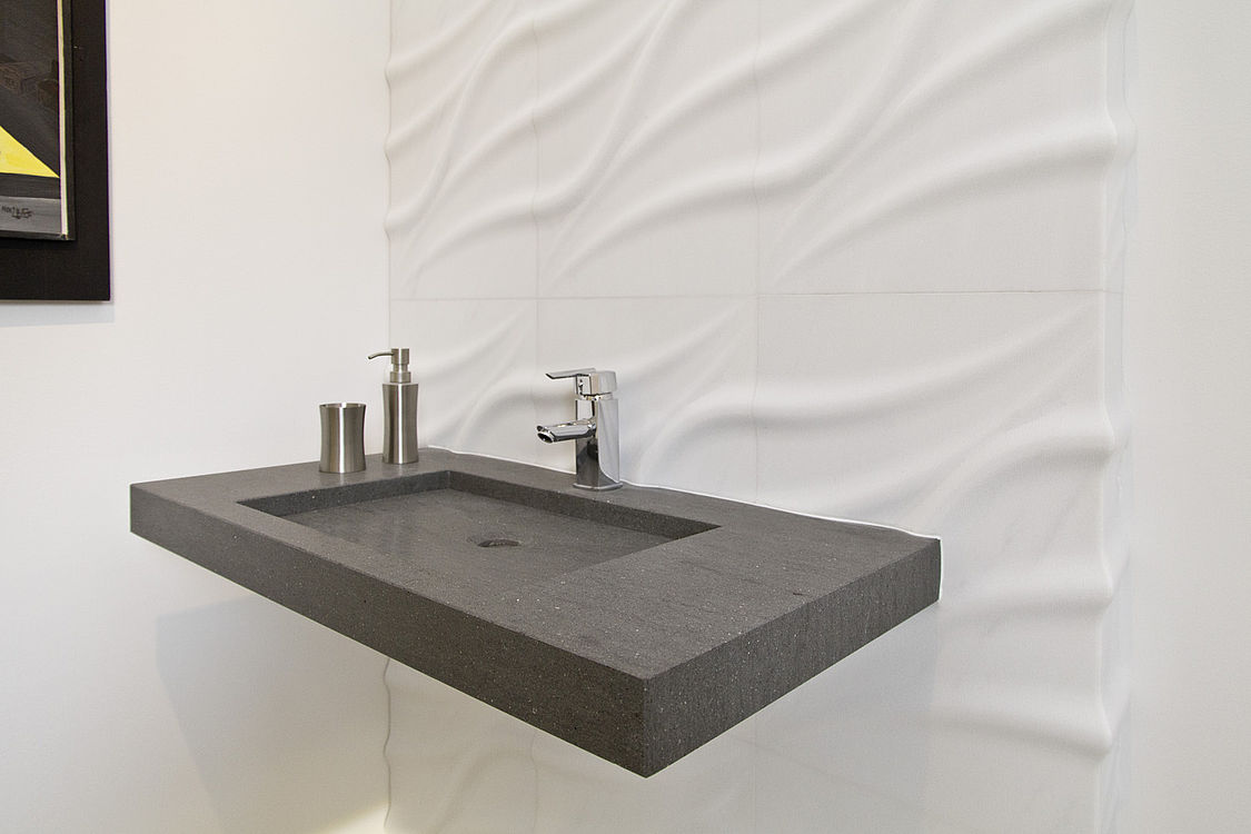 Caesarstone 1141 Perfect White / Basaltina Badezimmer — Detail