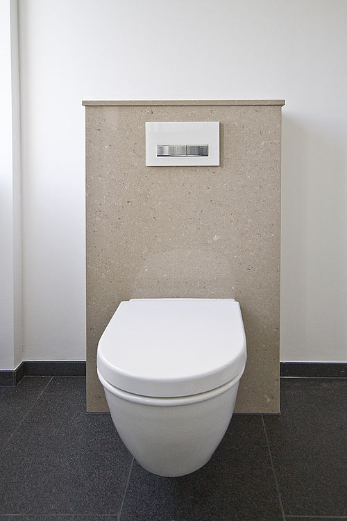 Caesarstone 4230 Shitake / Impala Scuro Badezimmer — Seitenansicht