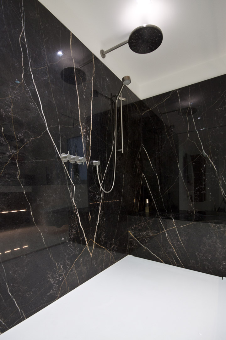 New Port Saint Laurent / Thassos Badezimmer — Nahaufnahme