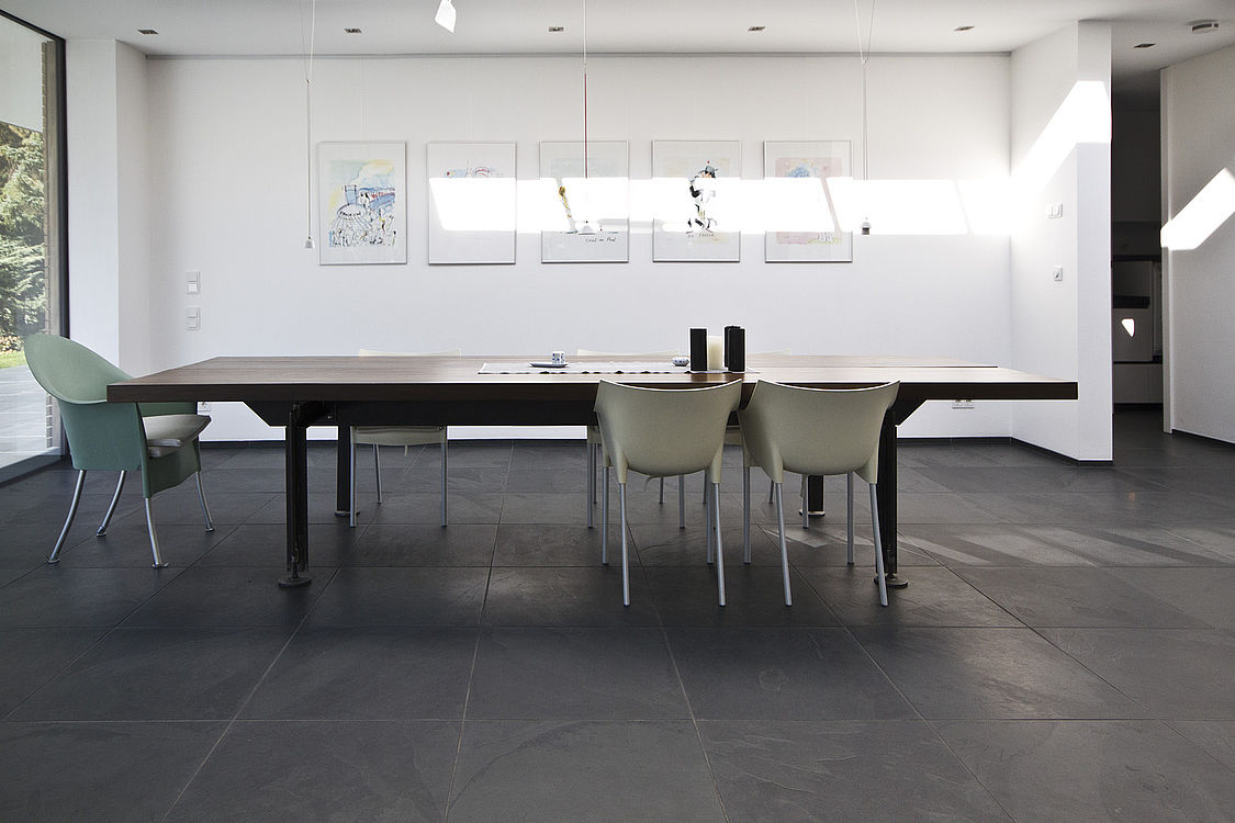 Mustang Schiefer Bodengestaltung — Perspektive