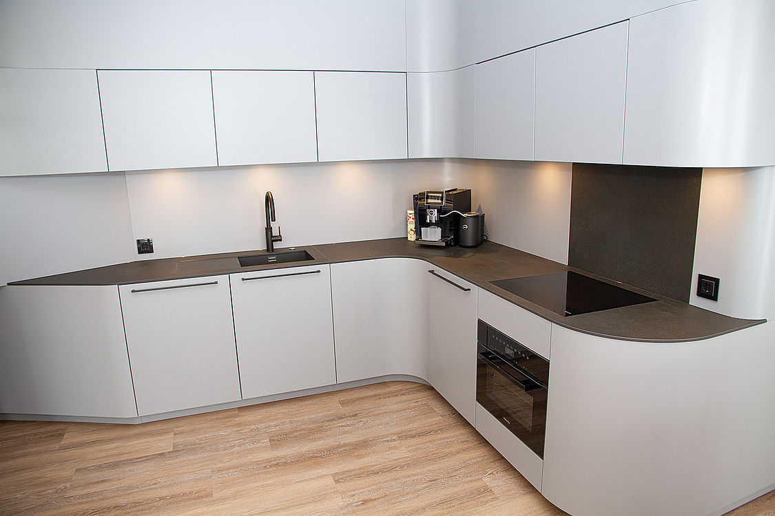 Laminam Calce Nero Küche — Detail