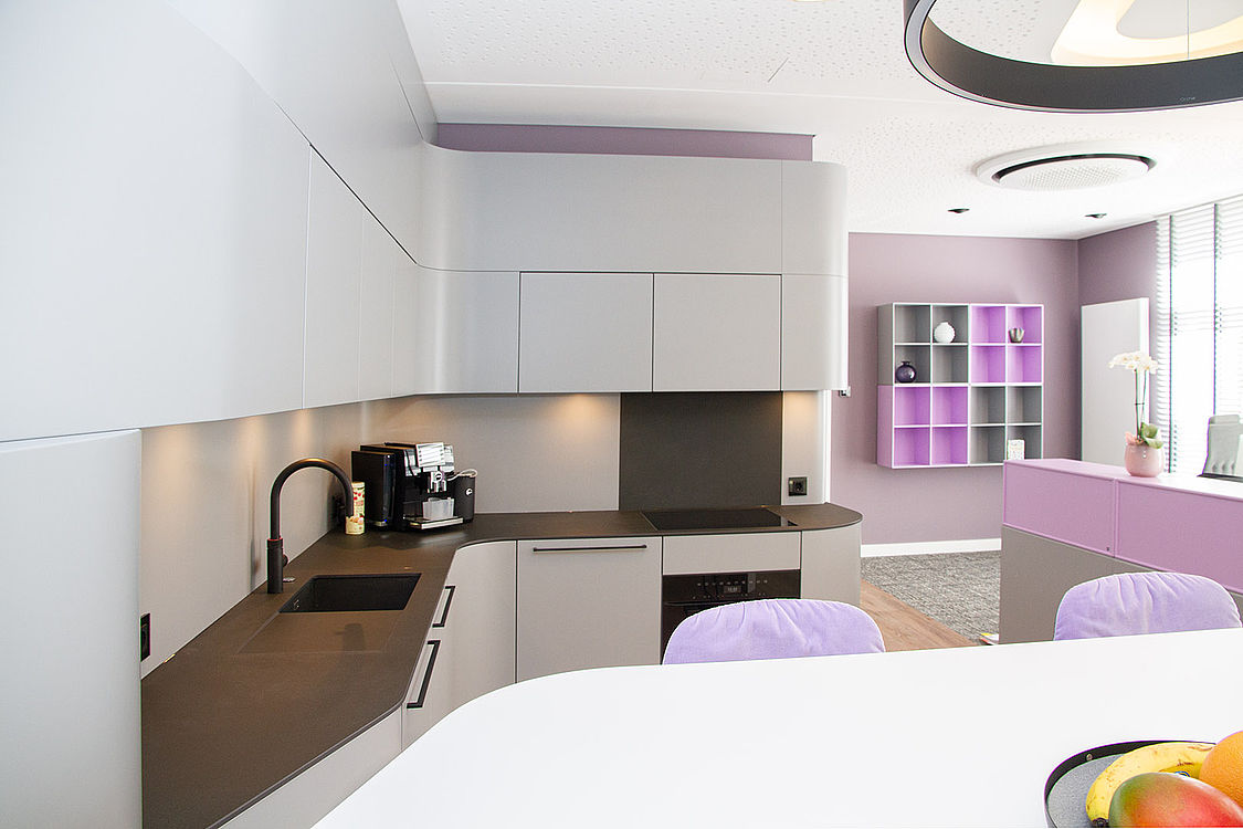 Laminam Calce Nero Küche — Perspektive