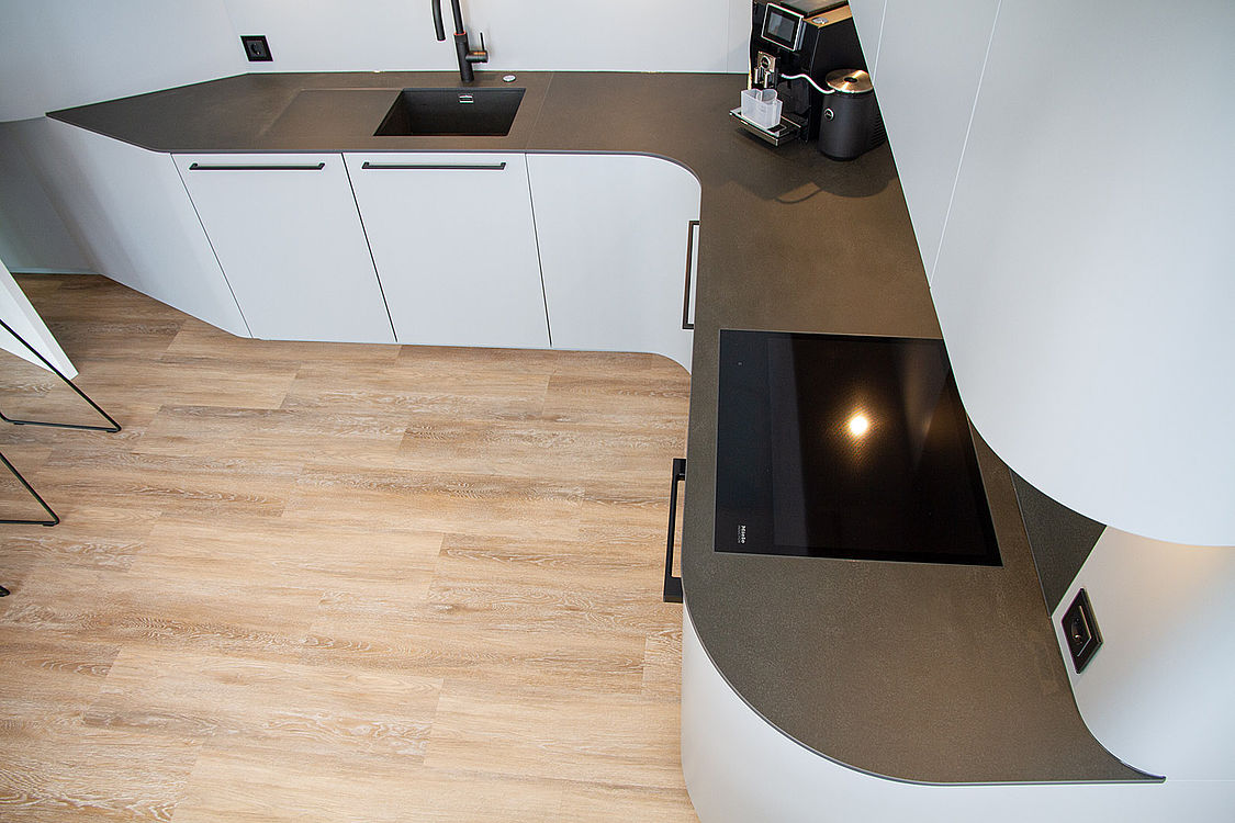 Laminam Calce Nero Küche — Nahaufnahme