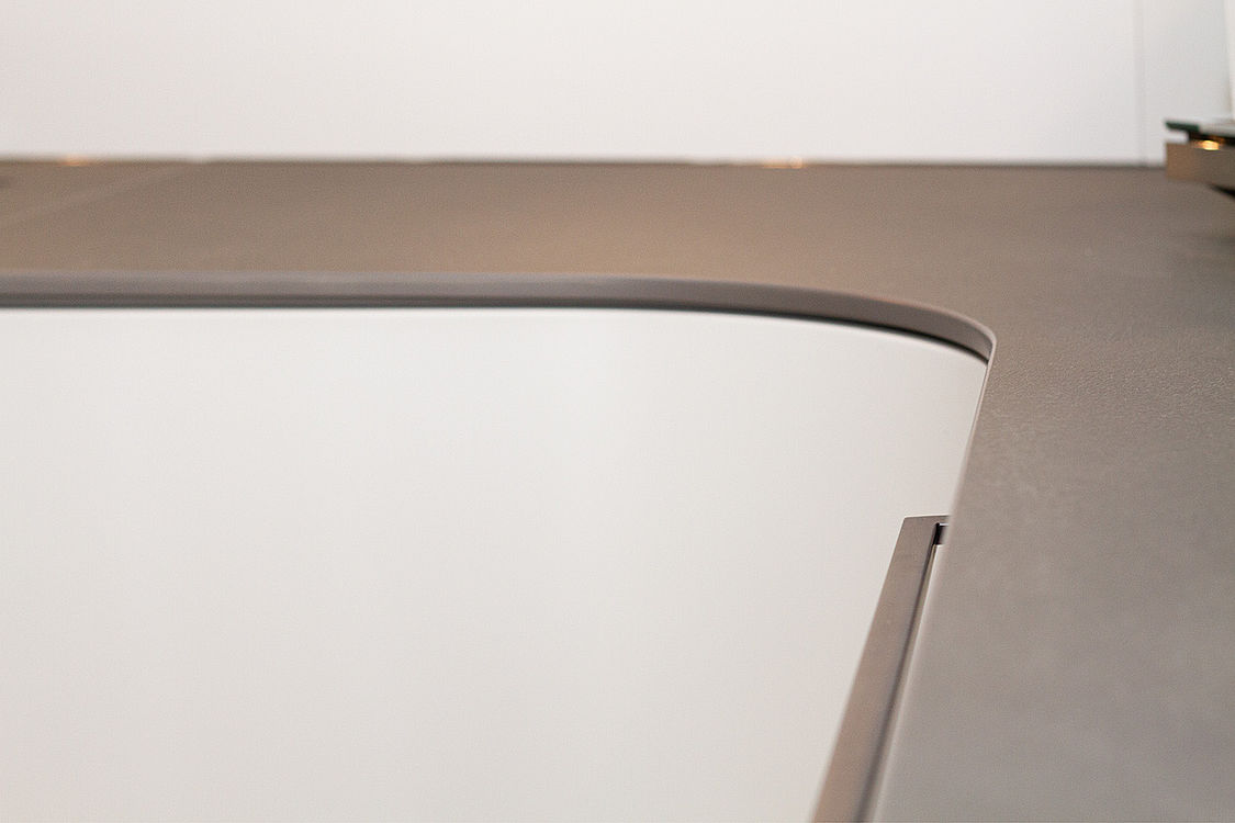 Laminam Calce Nero Küche — Einbausituation