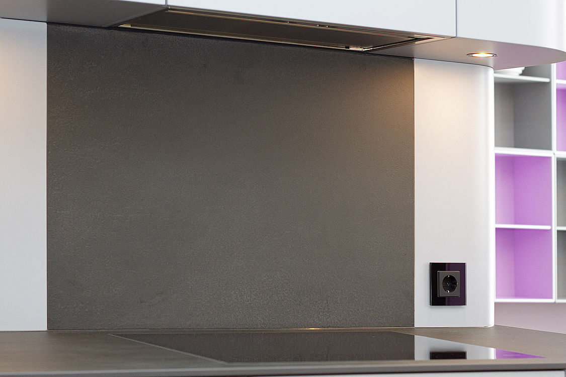 Laminam Calce Nero Küche — Draufsicht