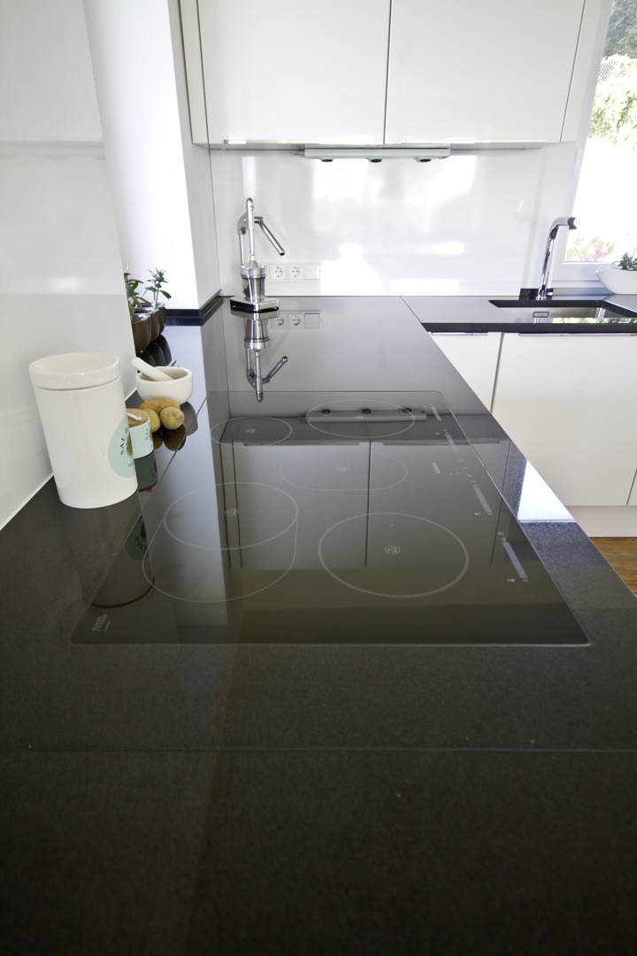 Nero Assoluto Küche — Materialdetail