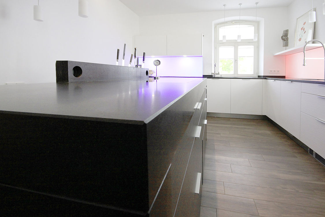 Devil Black Küche — Seitenansicht