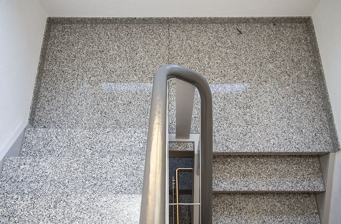 Rosa Beta / Multicolor Rot Treppenanlage — Perspektive