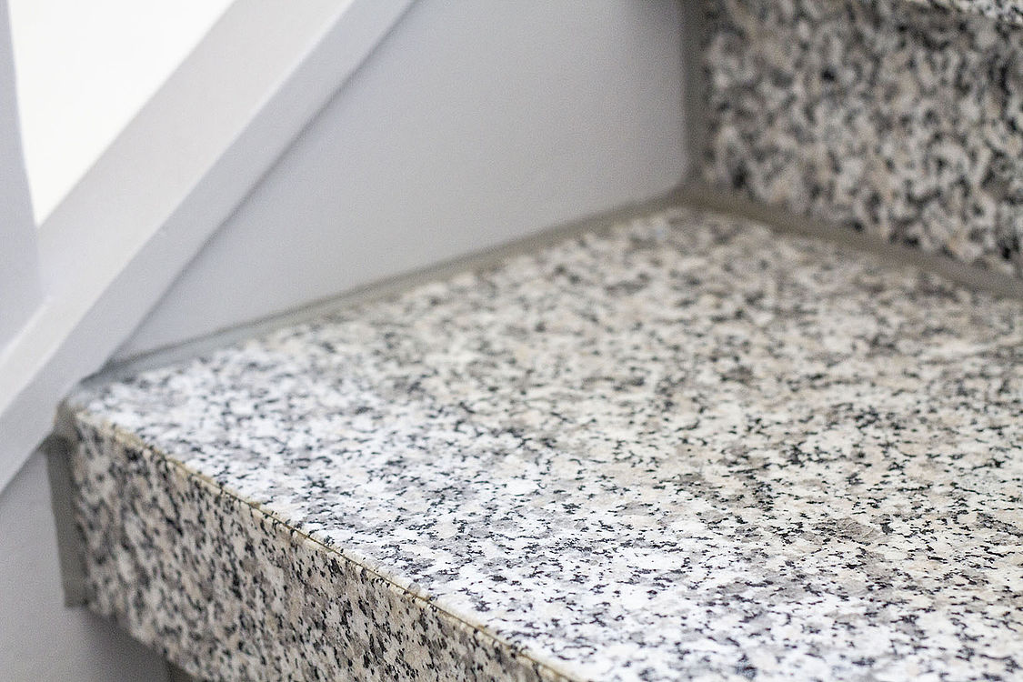 Rosa Beta / Multicolor Rot Treppenanlage — Oberfläche