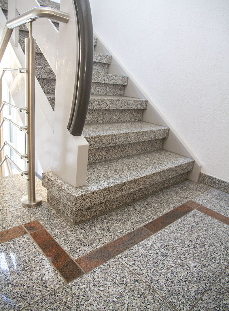 Rosa Beta / Multicolor Rot Treppenanlage — Draufsicht