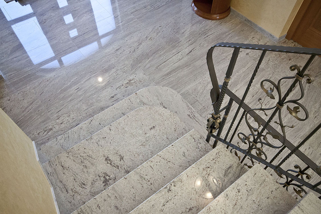 Juparana Bianco Treppenanlage — Nahaufnahme