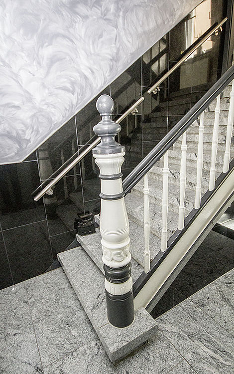 Viscont White / Devil Black Treppenanlage — Perspektive