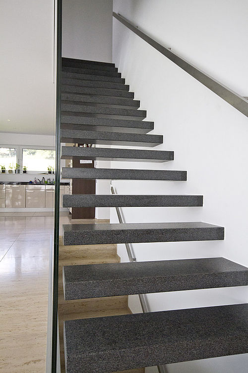 Impala Scuro Treppenanlage — Seitenansicht