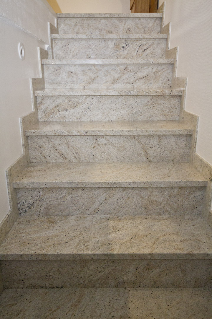 Ivory Fantasy Treppenanlage — Seitenansicht